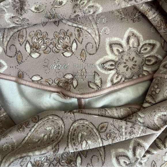 Aerie “Play” Real Me Paisley Leggings - Picture 4 of 4